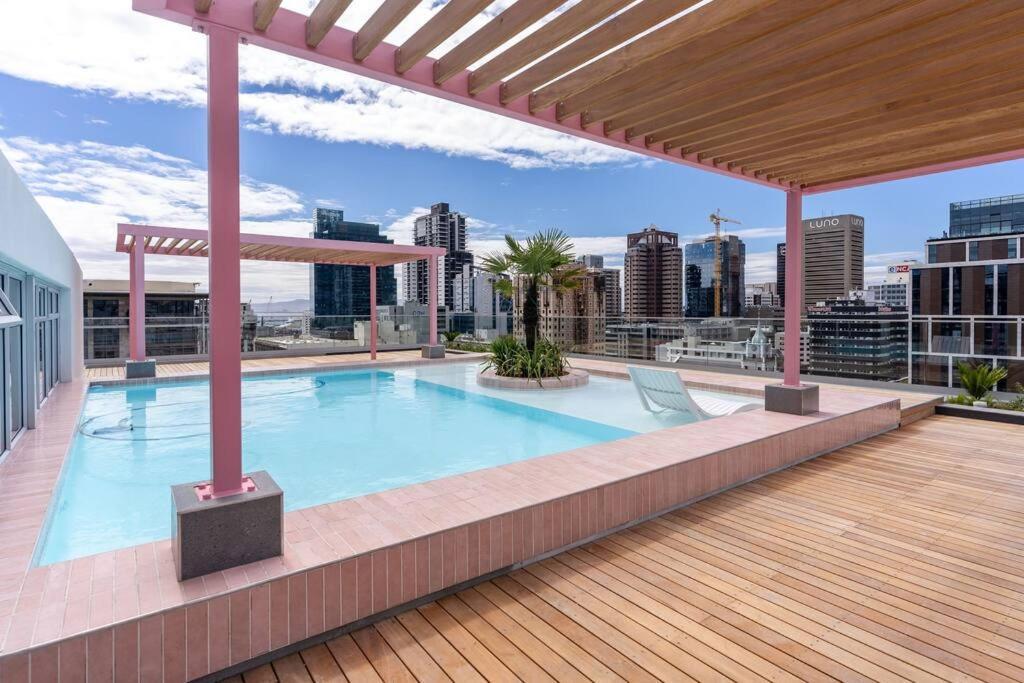 The Rose501: 5th Floor With Rooftop Pool *