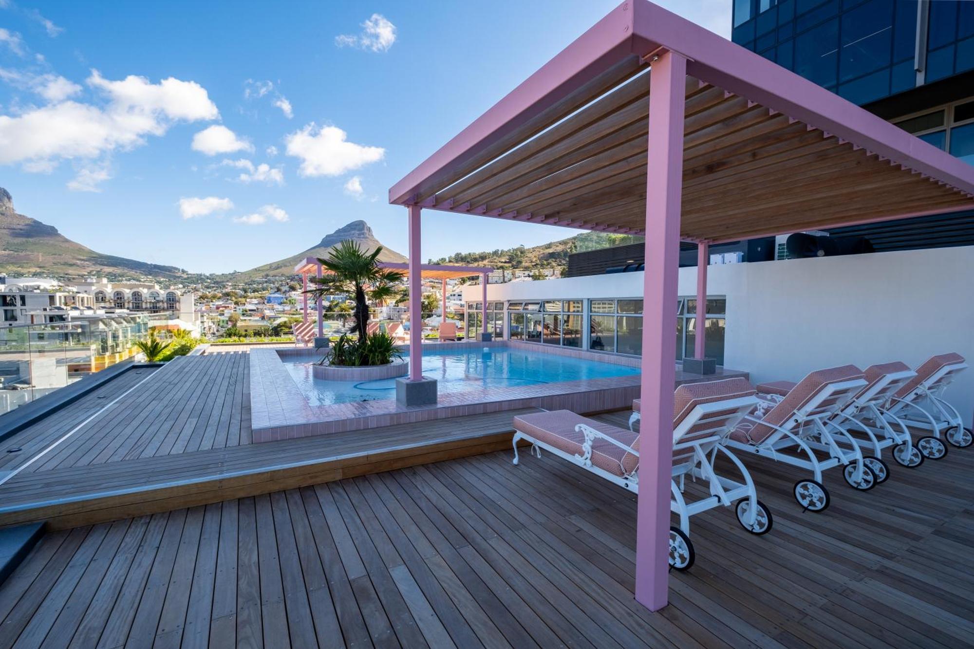 The Rose501: 5th Floor With Rooftop Pool *